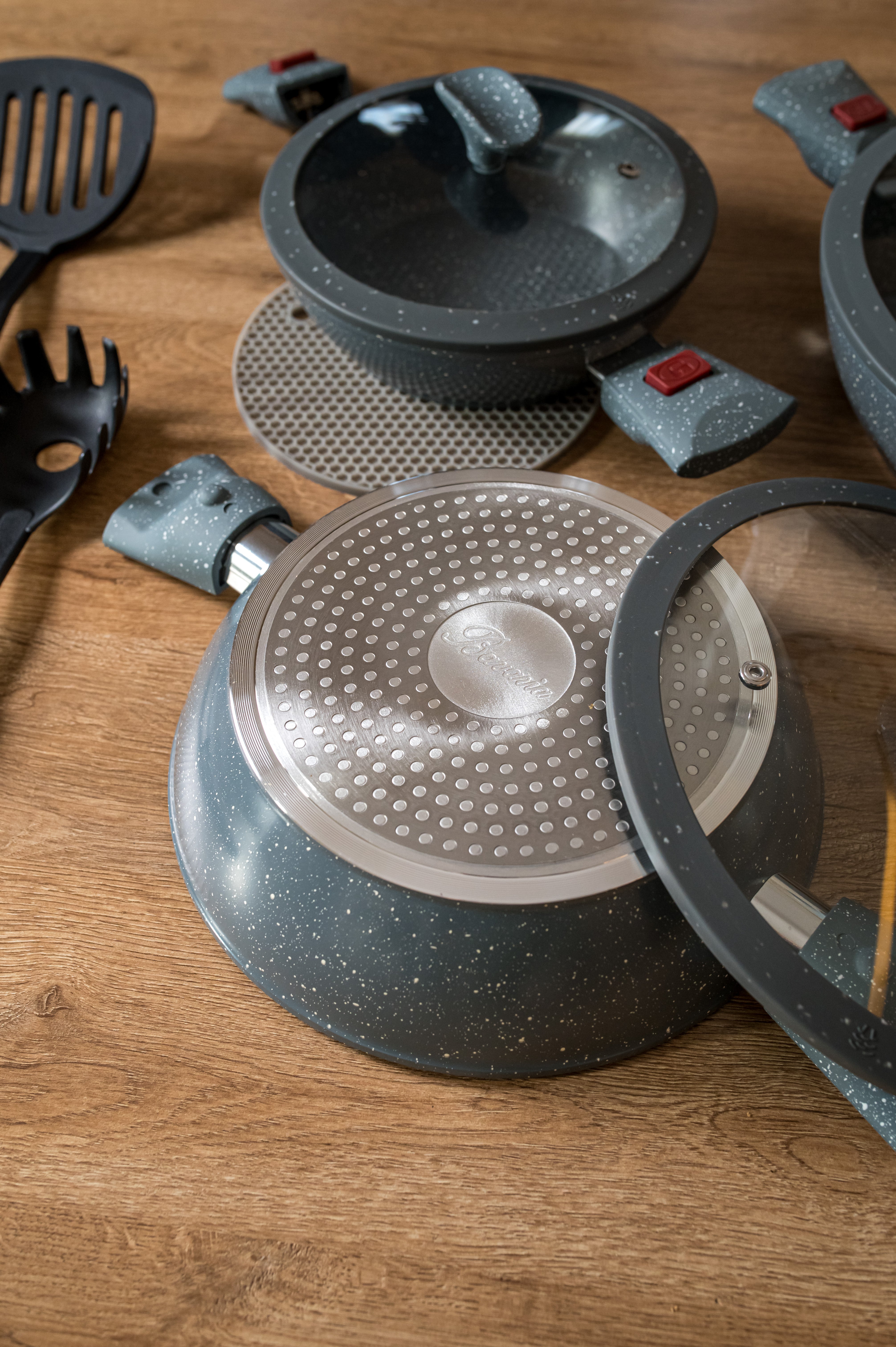 BAVARIA SET TEGAMI 12PZ GRIGI ADATTO AD INDUZIONE