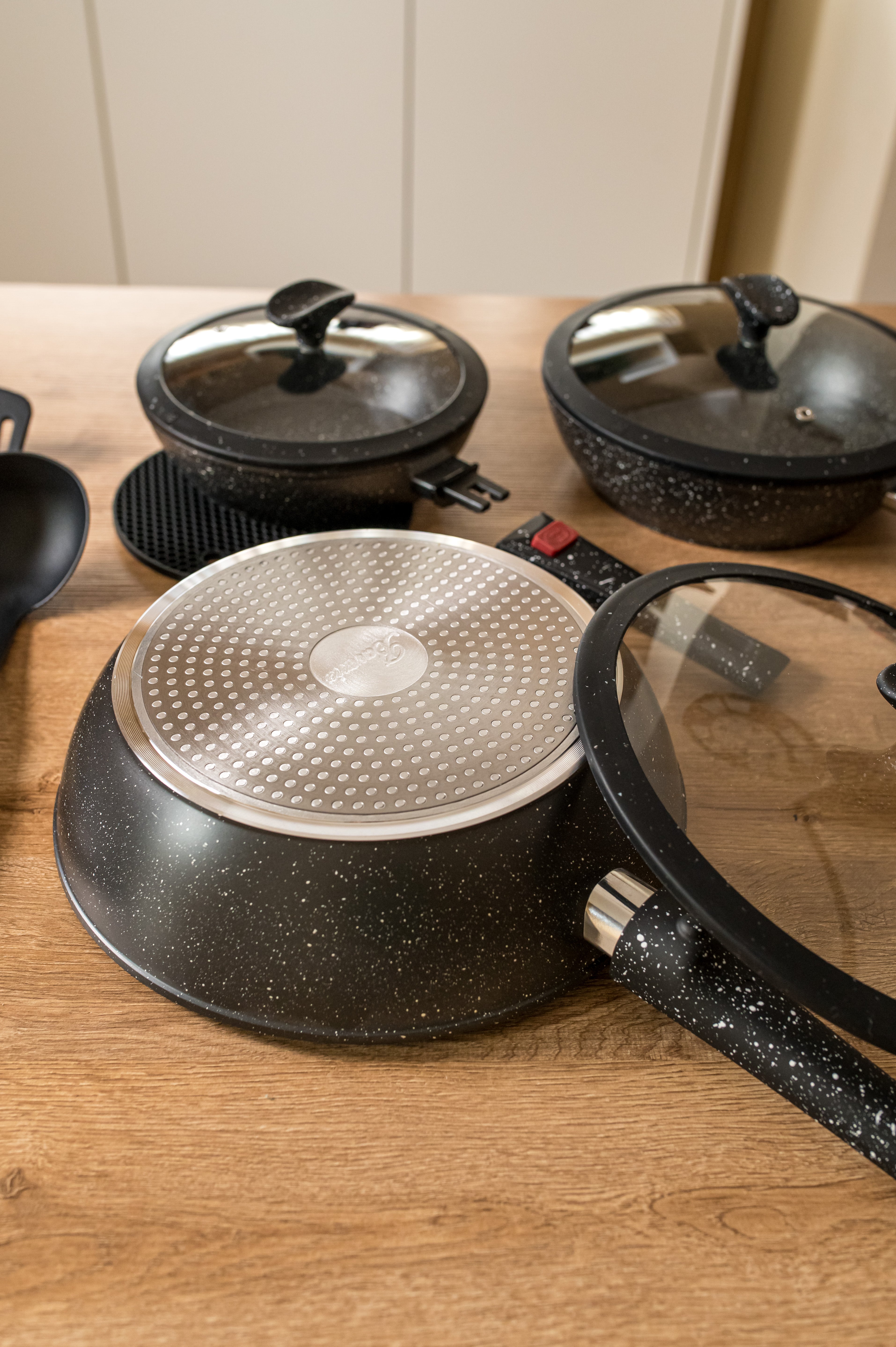 BAVARIA BATTERIA 7PZ NERA INDUZIONE ADATTA SU TUTTI PIANI DI COTTURA